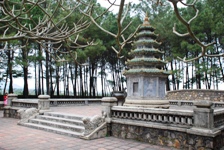 Hue Perfume River - Thien Mu Pagoda